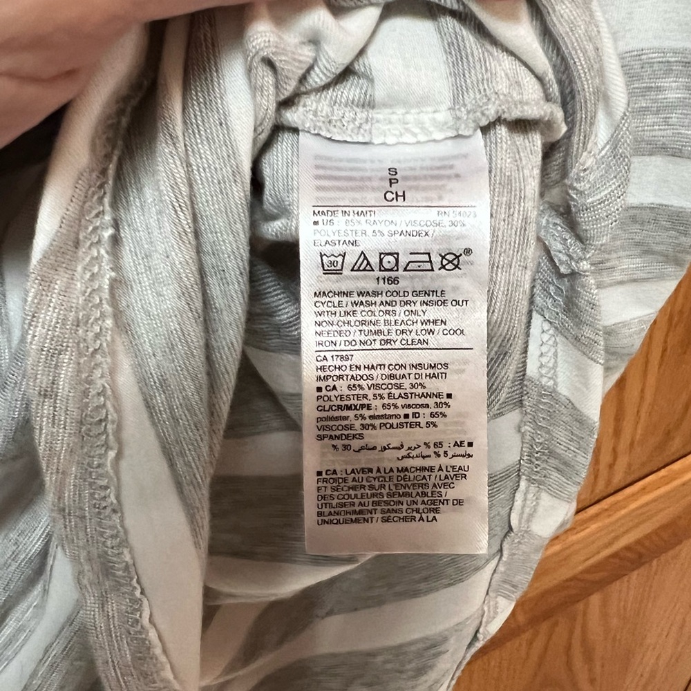 Old Navy Light Gray and white Striped Long Sleeve Top, EUC, Size S - Picture 5 of 5